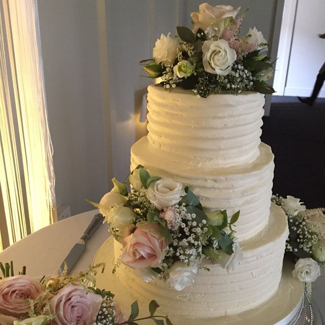 Layer Cake With Real Flowers Layer Cake With Real Flowers