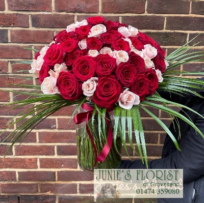 100 Rose Hand tie In Vase